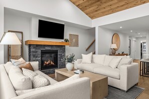 Living area - Spring Creek Vacations 4 BR Villa TMV12 (Canmore)