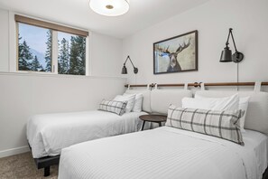 Iron/ironing board, WiFi, bed sheets - Spring Creek Vacations 4 BR Villa TMV12 (Canmore)