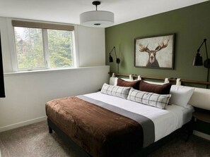 4 bedrooms, iron/ironing board, WiFi, bed sheets - Spring Creek Vacations 4 BR Villa TMV12 (Canmore)