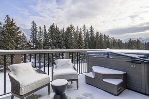 Property grounds - Spring Creek Vacations 4 BR Villa TMV12 (Canmore)
