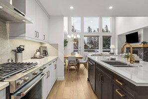 Private kitchen - Spring Creek Vacations 4 BR Villa TMV12 (Canmore)