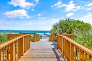 Property grounds - Ocean Views - Beachside 2B/2B Condo (Myrtle Beach)
