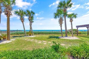 Property grounds - Ocean Views - Beachside 2B/2B Condo (Myrtle Beach)