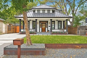Exterior - Cowboy Pool, Putting Green - East Austin Oasis (Austin)