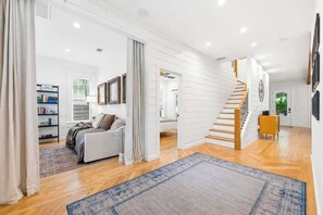 Interior - Cowboy Pool, Putting Green - East Austin Oasis (Austin)