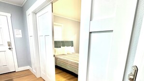 1 bedroom, desk, iron/ironing board, WiFi (free)