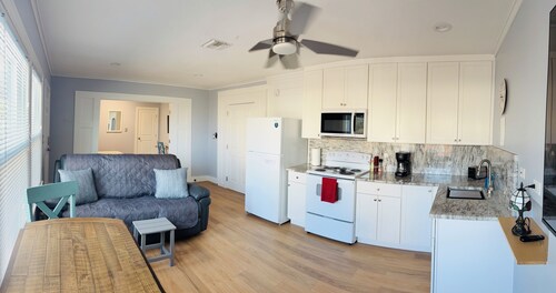 Serene 1-bedroom Cottage with Beach Access! "Where The Coast is Calling!"