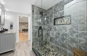 Shower, towels - Spacious Eastham Retreat Near Beaches (Eastham)