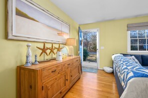 3 bedrooms, free WiFi, bed sheets - Spacious Eastham Retreat Near Beaches (Eastham)