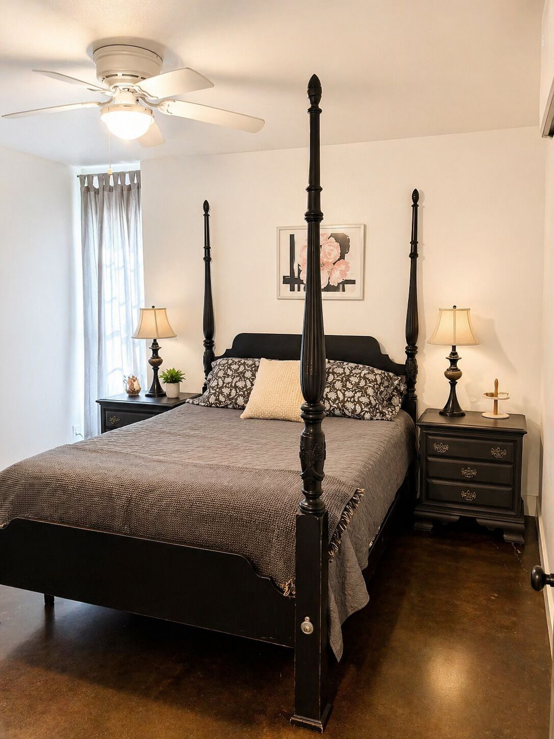 Travel crib, WiFi, bed sheets