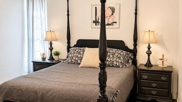 Travel crib, WiFi, bed sheets