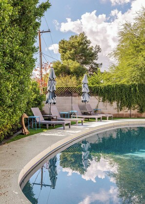 A heated pool - Bello Grove by LuxeKey | Old Town Scottsdale w/ Pool & Putting Green (Scottsdale)