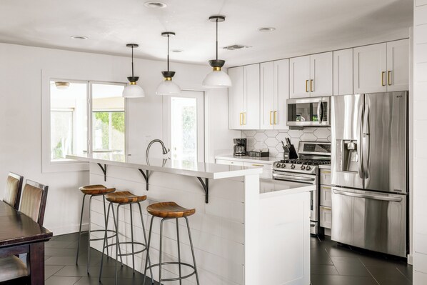Fridge, microwave, oven, stovetop - Bello Grove by LuxeKey | Old Town Scottsdale w/ Pool & Putting Green (Scottsdale)