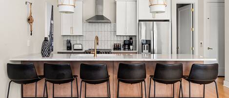 Mikrowelle, Ofen, Herdplatte, Geschirrspüler