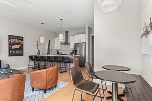 Dining - Rooftop Hot Tub w/ CityViews • 12 Beds • Game Room (Nashville)