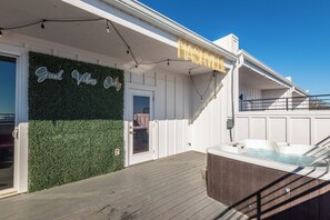 Outdoor spa tub - Rooftop Hot Tub w/ CityViews • 12 Beds • Game Room (Nashville)
