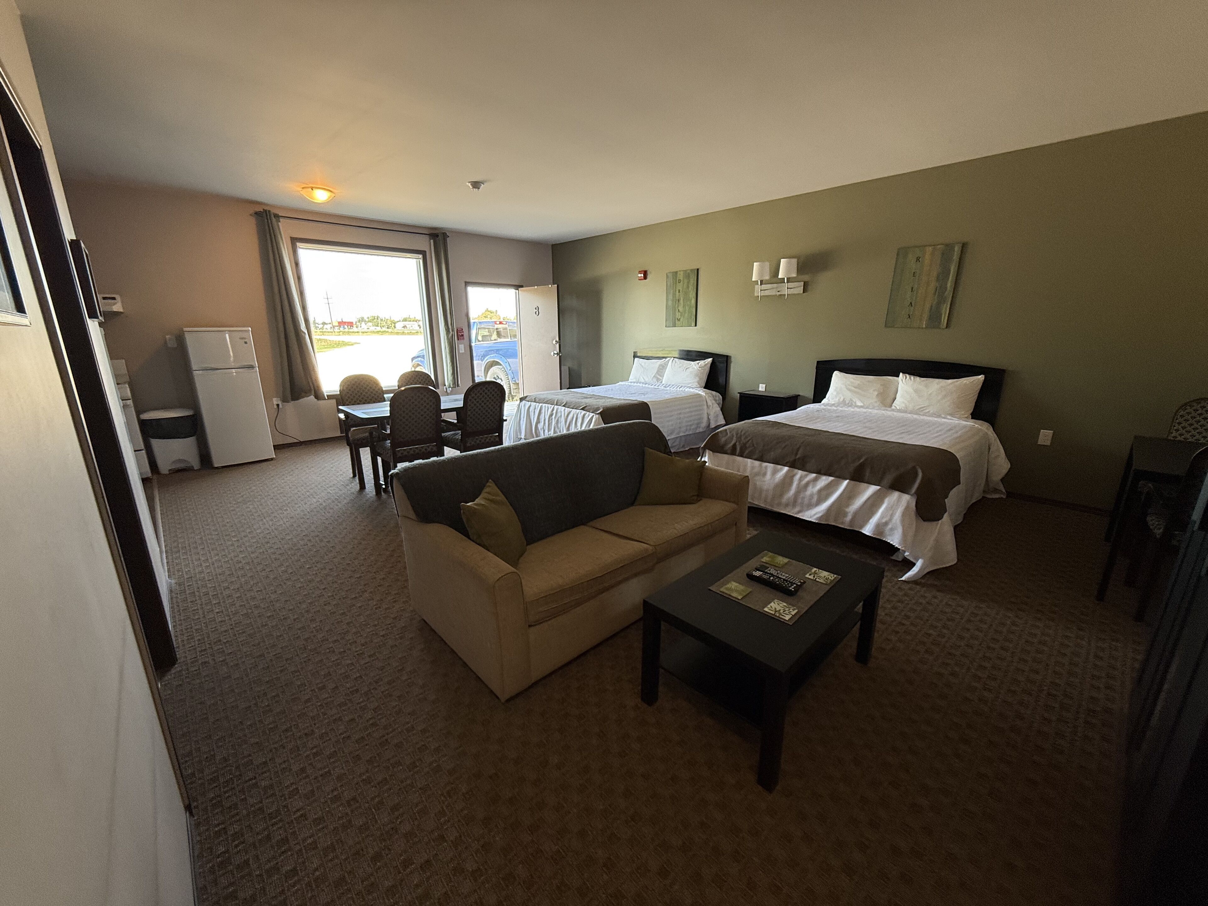 Suite | Desk, laptop workspace, free WiFi