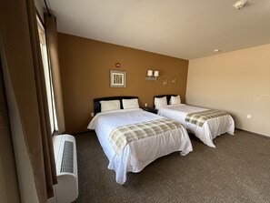 Double Room | Desk, laptop workspace, free WiFi - Moosehorn Motor Hotel (Moosehorn)