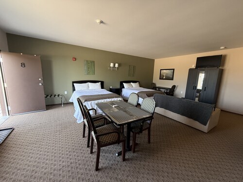 Moosehorn Motor Hotel