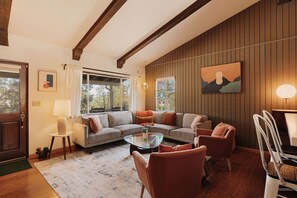 TV, fireplace, DVD player, books - Three bedroom  in United States of America, Big Bear (Big Bear)