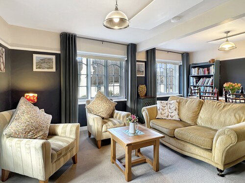 Oxford House, Porlock