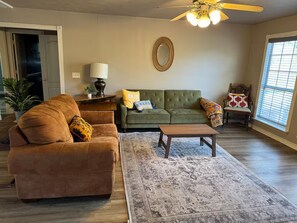 Smart TV - Pink Door House (Lufkin)