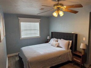 Free WiFi, bed sheets - Pink Door House (Lufkin)