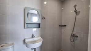 Deluxe Room | Bathroom - Cove Anasera (Kota Tangerang Selatan)