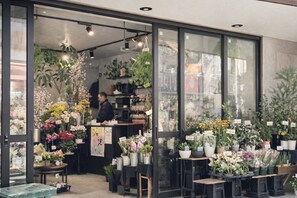 Exterior - louis stage Nishigahara (Tokyo)