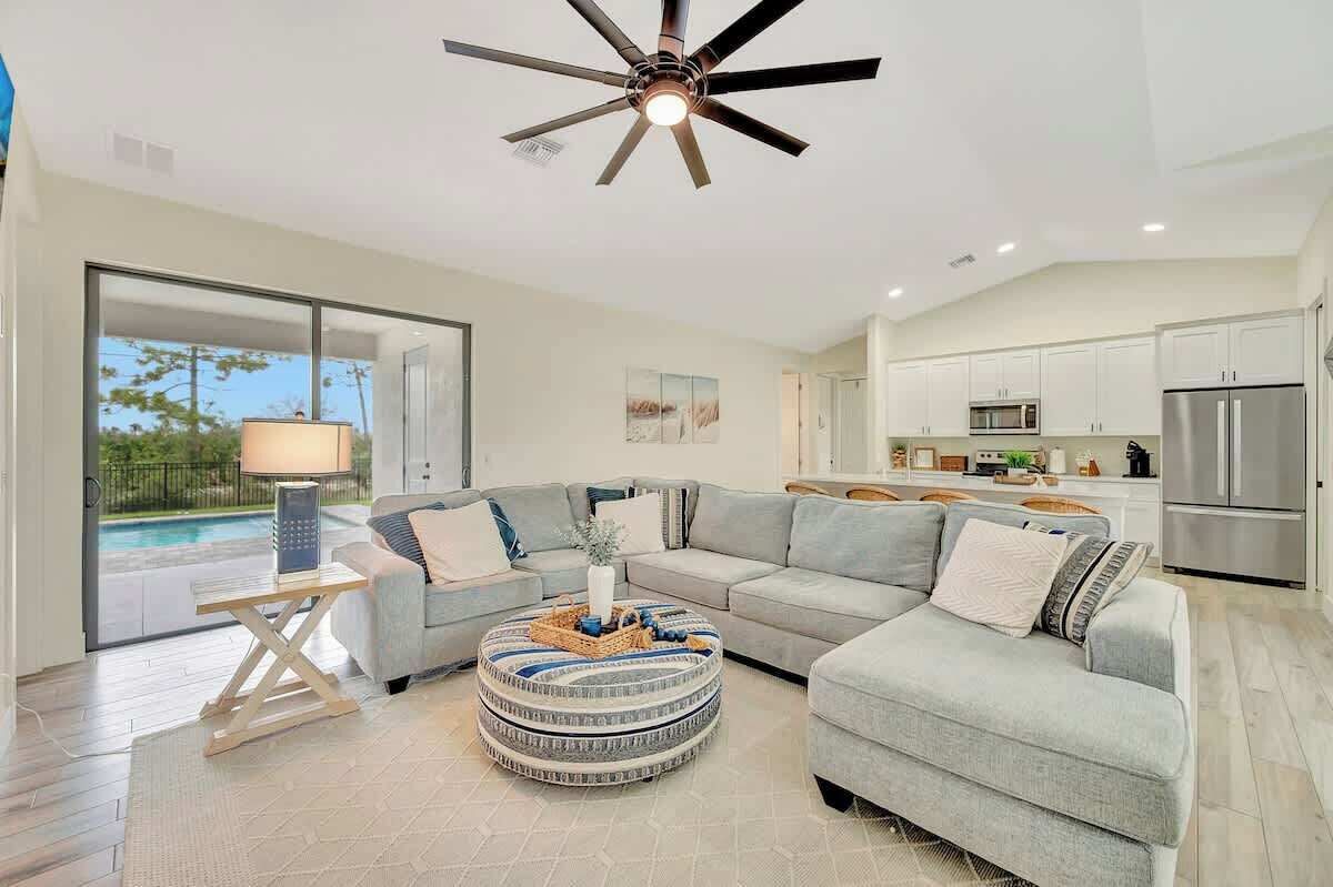 Una televisión, una oficina