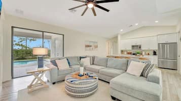 Una televisión, una oficina