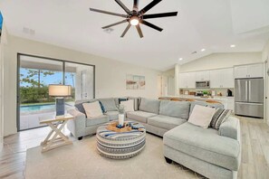 Una televisión, una oficina