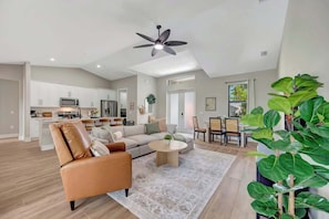 Smart TV, books, stereo, offices