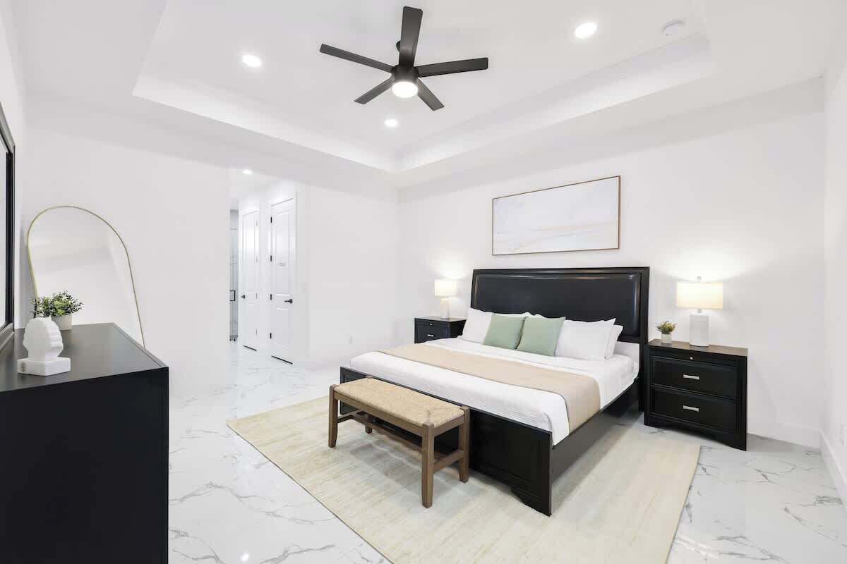 Bureau, fer et planche à repasser, lit parapluie, Wi-Fi gratuit