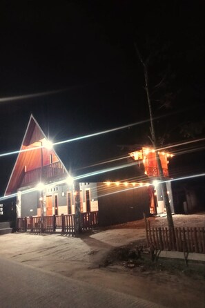 A building with a triangular roof and a porch. - Homestay Wong Kito By Zuzu (Harau)