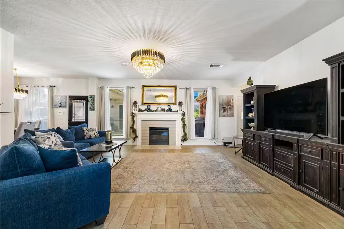 Smart-TV, Kamin, Stereoanlage