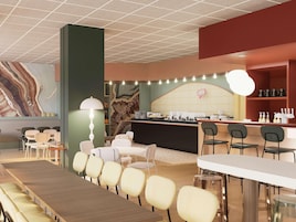 Un interior de restaurante moderno con pared de mármol, zona de bar y diferentes disposiciones de asientos.