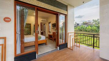 Camera Standard, vista piscina | Wi-Fi gratuito, lenzuola