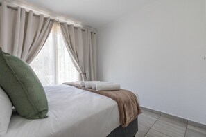 Apartamento conforto, varanda, vista para o jardim | Ferros/tábuas de passar roupa, Wi-Fi de cortesia