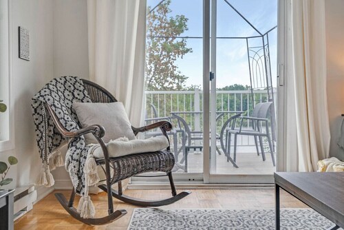 Stylish 2BR by Ottawa River