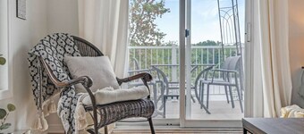 Stylish 2BR by Ottawa River