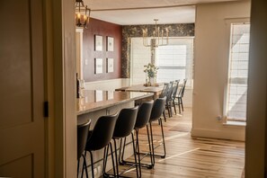 Dining - Holiday Fun! 2 King Bedrooms • Games & Putt-Putt (Bryan)