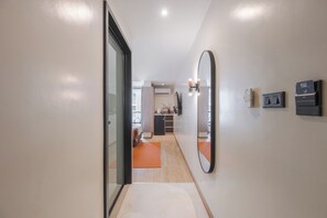 Deluxe Twin Room | WiFi (free), bed sheets - LILYBETH HOTEL PRATUNAM (Bangkok)