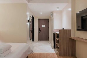 Standard Twin Room | Free WiFi, bed sheets - LILYBETH HOTEL PRATUNAM (Bangkok)