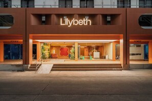 Building design - LILYBETH HOTEL PRATUNAM (RACHATEWI)