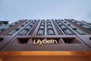 Building design - LILYBETH HOTEL PRATUNAM (Bangkok)