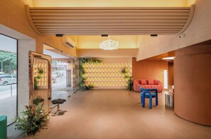 Lobby - LILYBETH HOTEL PRATUNAM (RACHATEWI)