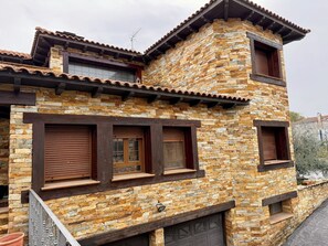 Property grounds - Casa Rosita: luxury and comfort for groups (Reduena)