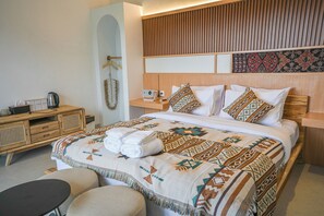 Escritorio, wifi gratis y ropa de cama 