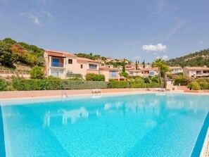 Pool - Apt, sea view, 50 m from the beach, A/C (Les Issambres)
